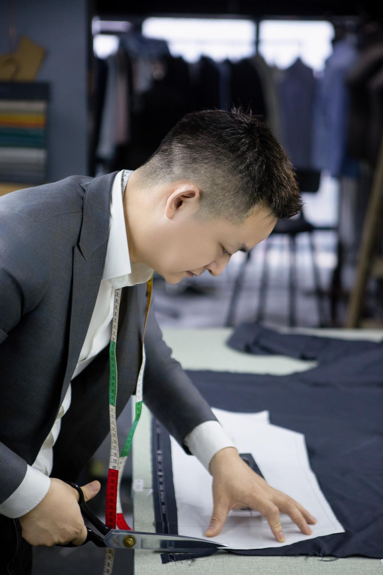 高端服装设计合肥成衣一针一线缝出国际定单手工洋装定制受年青人追捧(图3)
