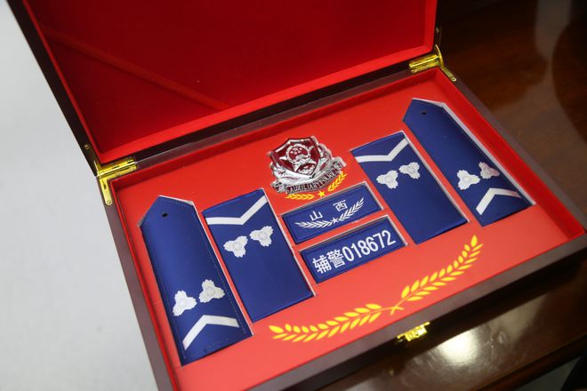 职业装定制县局为辅警配发天下同一款、肩章
