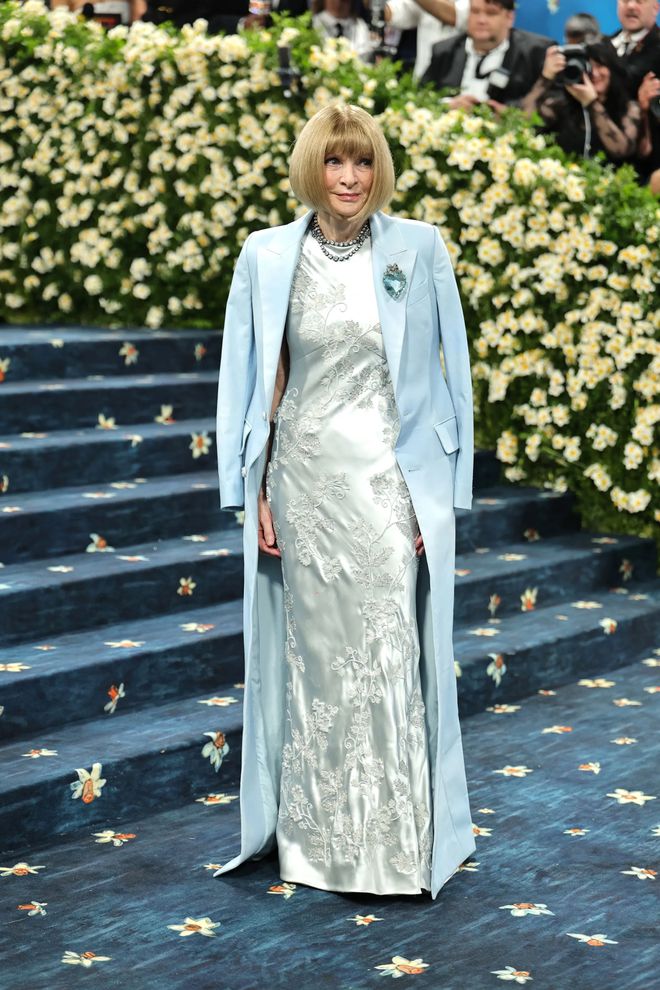 高端服装设计刘雯冷艳、安妮·海瑟薇美出新高度!本年Met Gala终究谁赢了?