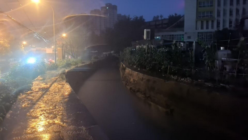 高端服装设计绵阳涪城：暴雨夜的据守——下层水利人用担任保护都会水脉安澜